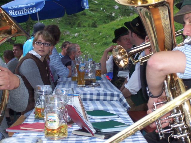 Und die Musik spielt dazu