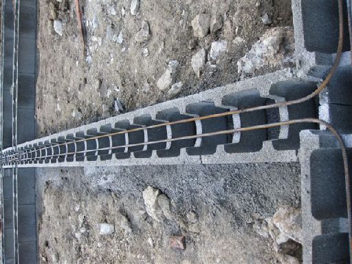 In Formsteinen Stahldraht