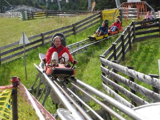 Auf der Sommer-Rodelbahn