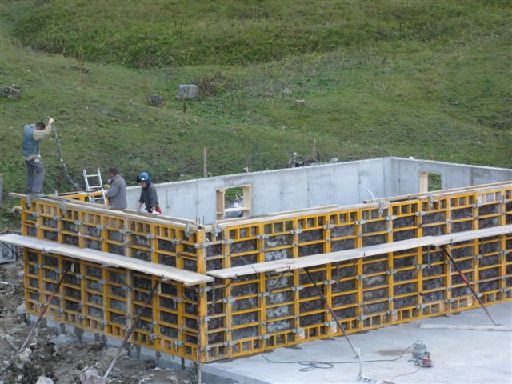 So sieht es jetzt neben der Hütte aus