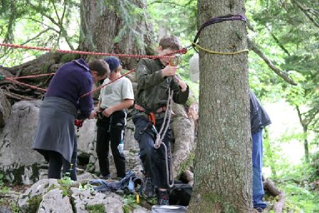 Adi macht das Klettersteig.Üben