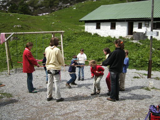 Kinderbetreuung mit Blinde Kuh