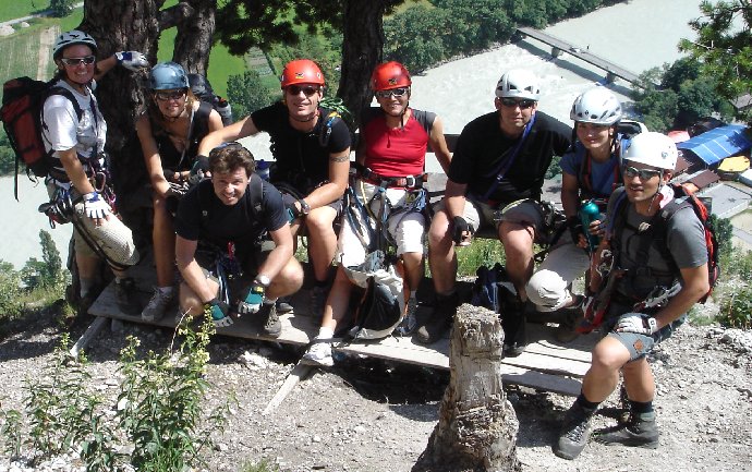 Da sitzen sie nach der Anstrengzng, glücklich und froh